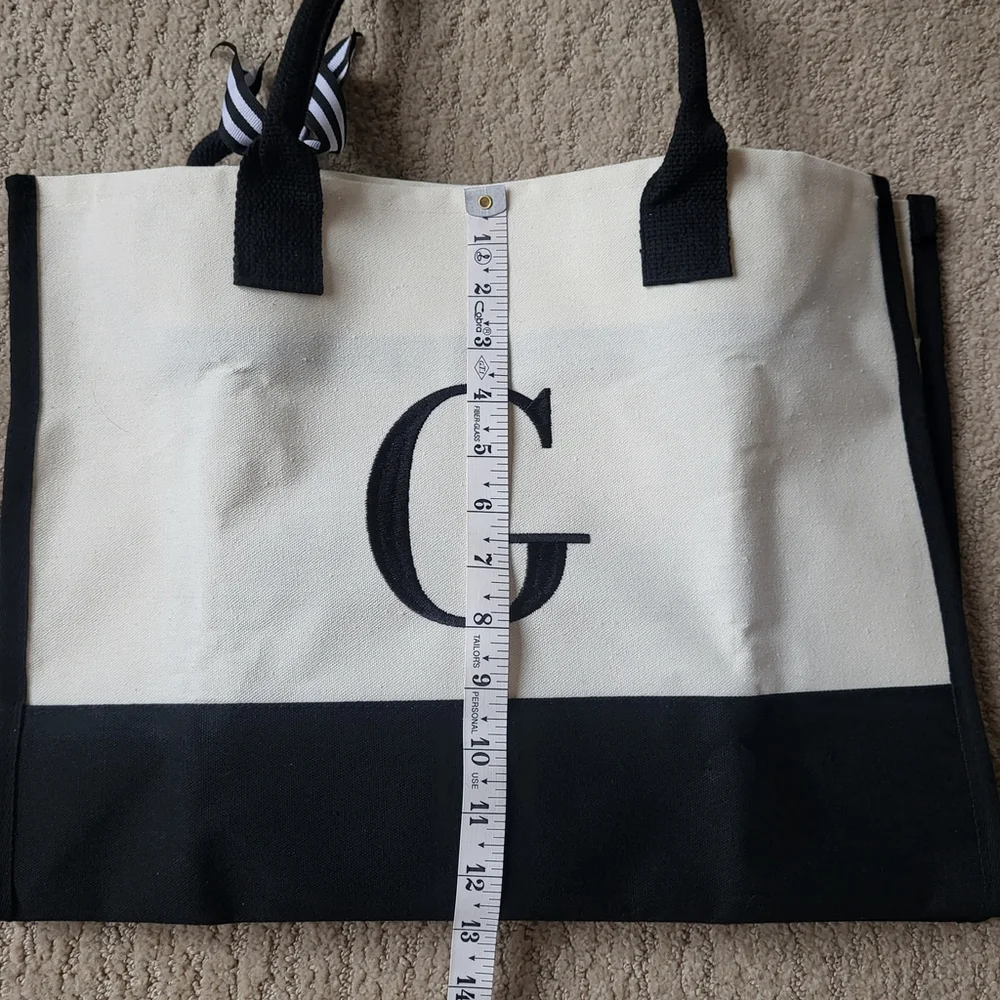 Women’s BeeGreen Embroidery Monogram Tote Bag – Initial “G” – Black & White –NWT
